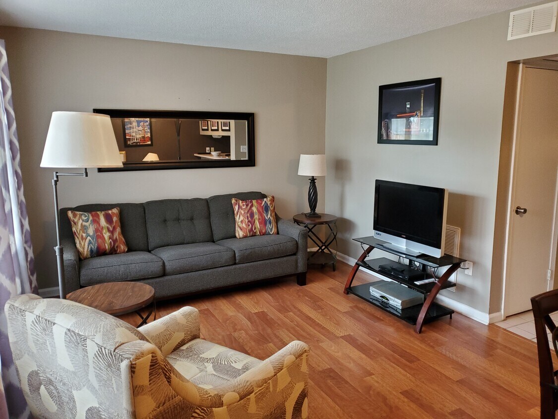 Foto principal - 807 W Trinity Ave