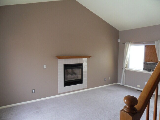 Building Photo - Spectacular 4 bedroom home with finished b...