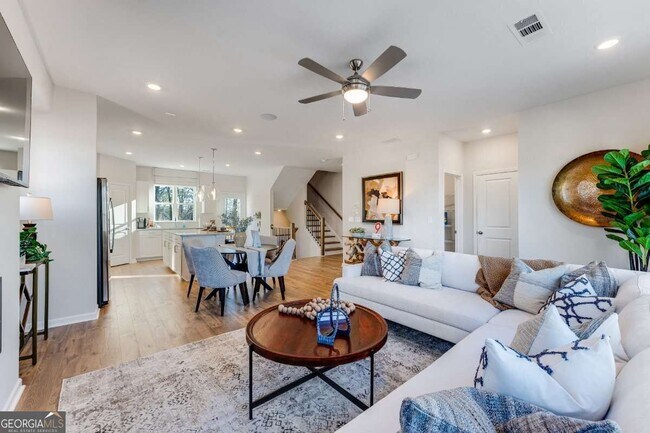 Building Photo - 5731 Plaza Dr SE