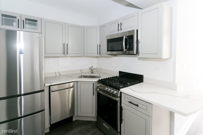 Building Photo - 1521 W Sherwin Ave