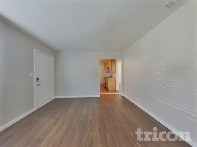 Building Photo - 2316 Viola St