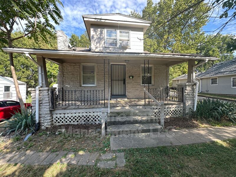 Primary Photo - 6947 College Ave