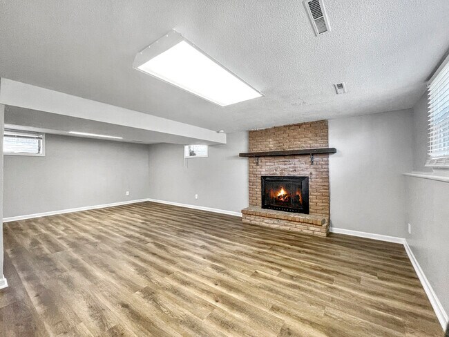 Building Photo - 9111 E 84 St