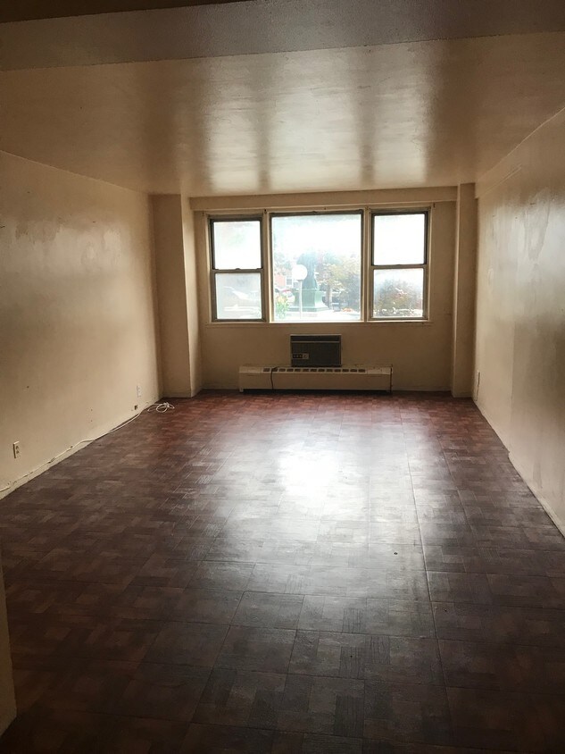 Primary Photo - 1655 Flatbush Ave