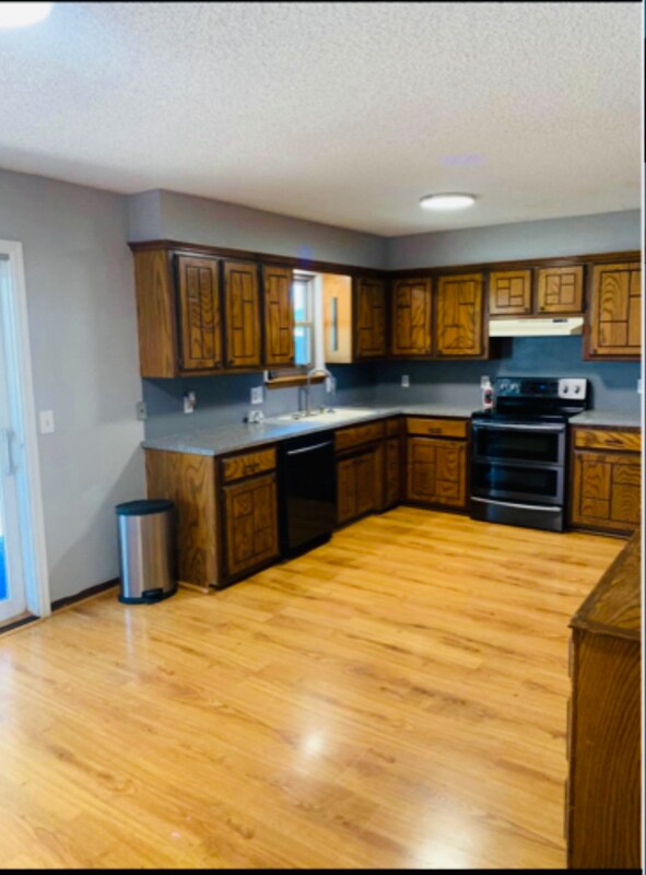 Foto del edificio - 2412 E Hills Dr