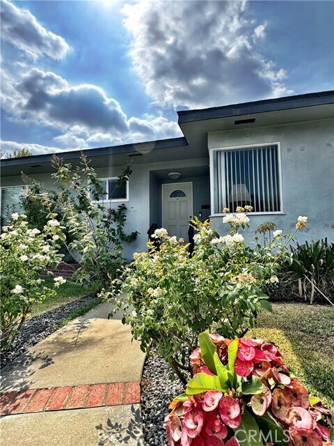 Foto del edificio - 6825 Rockhold Ave