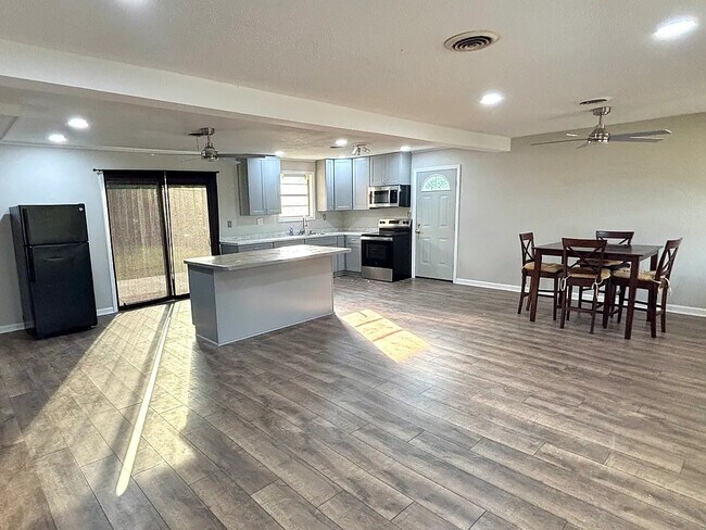 Foto del edificio - 3602 Kinglet Ct