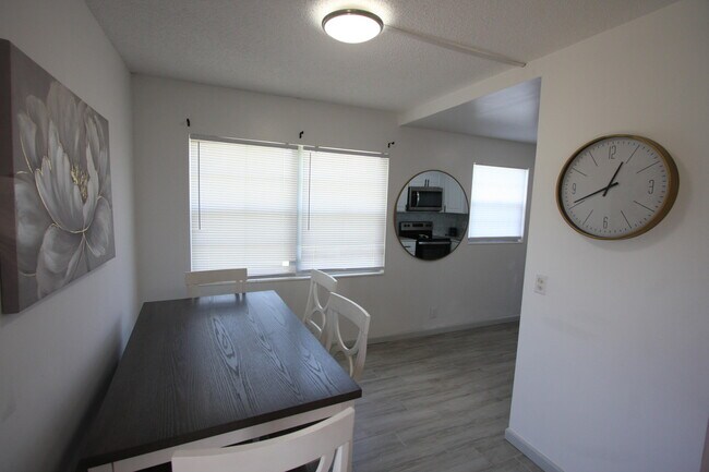 Foto del edificio - 361 Brighton Dr