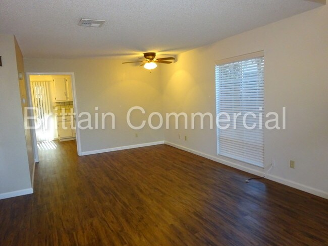Foto del edificio - 6217 Riverside Blvd