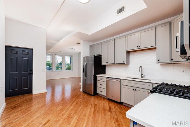 Building Photo - 1337 S Vandeventer Ave