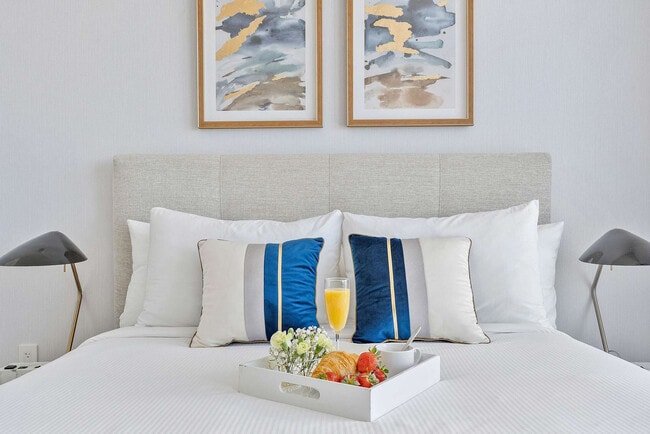 Building Photo - 398 NE 5th St