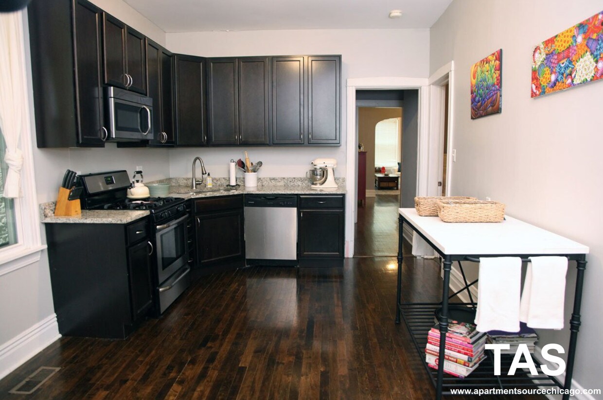 Primary Photo - 3634 N Damen Ave