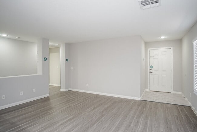 Building Photo - 186 Carlsbad Caverns St