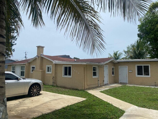 Building Photo - 1124 NW 100th Terrace