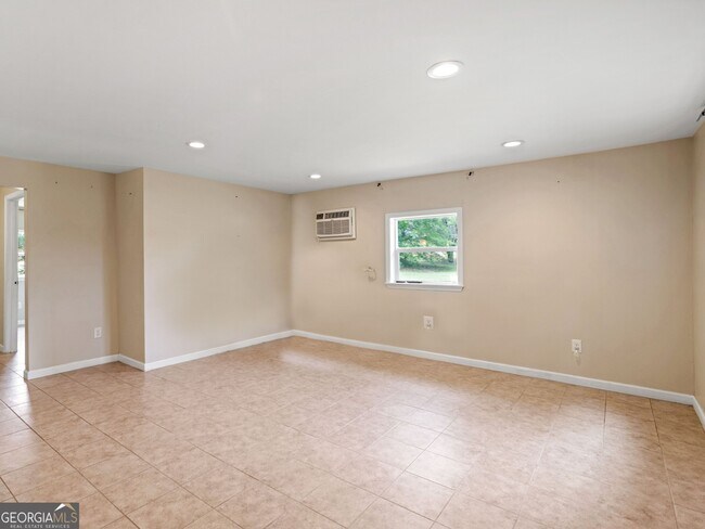 Foto del edificio - 93-95 Higgins Rd