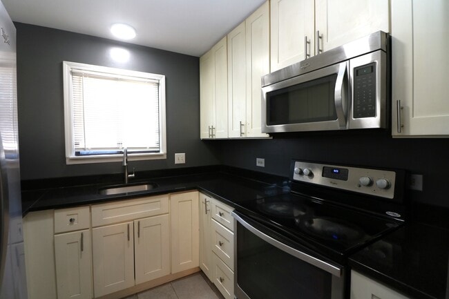 Building Photo - 266 12th St