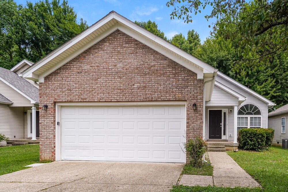 Primary Photo - 11111 Meadow Chase Ct