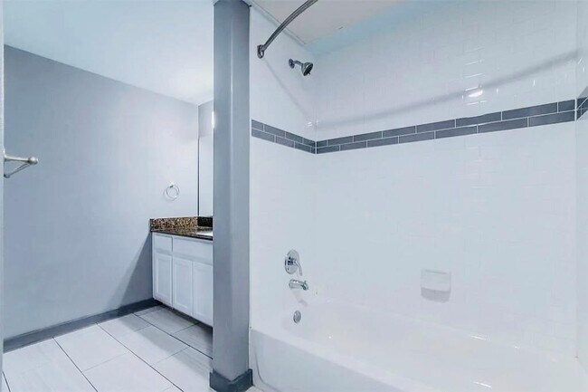 Foto del edificio - 200 Maple Ln