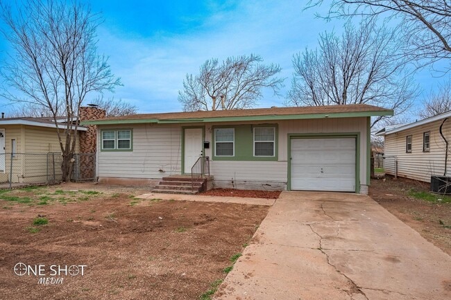 Building Photo - 1718 N Mockingbird Ln