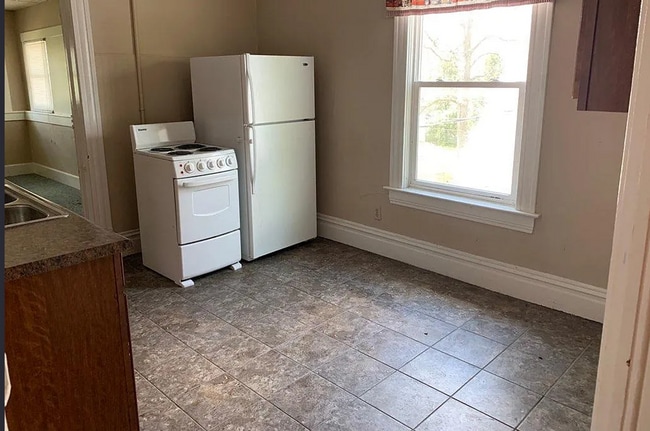 Building Photo - 1441 W Macon St