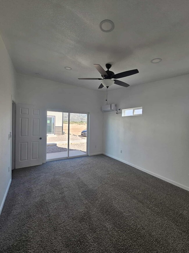 Foto del edificio - 2595 Holly Ave