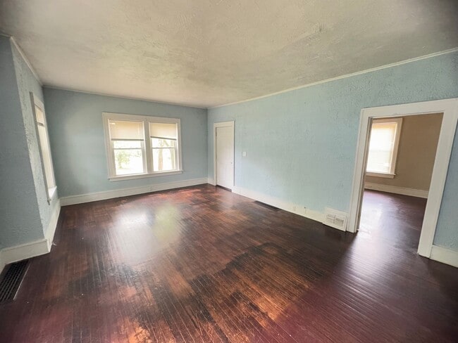 Building Photo - 2 bedroom Rock Island Home for Rent