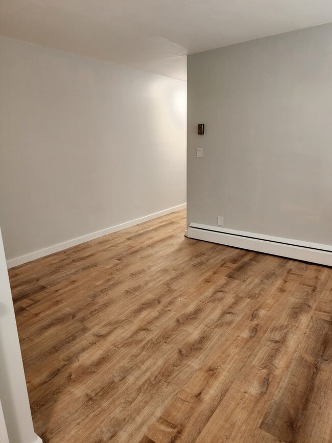 Building Photo - 115 E Elm Ave