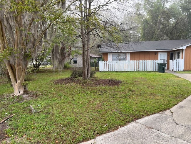 Building Photo - 172 Cherokee Cir