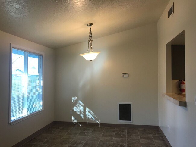 Foto del edificio - 3 Bedroom House ~ South Corvallis ~ Pet Fr...