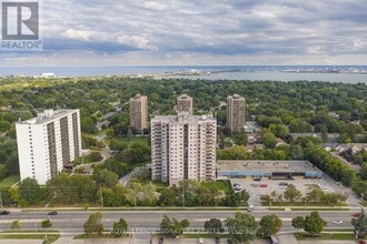 Building Photo - 975 Warwick Ct