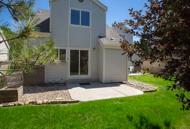 ¡Patio privado y espacio de jardín con gran sol! - 2929 Ross Dr S74