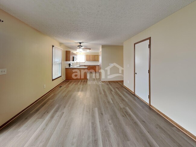Foto del edificio - 5161 Tyler Henry Dr