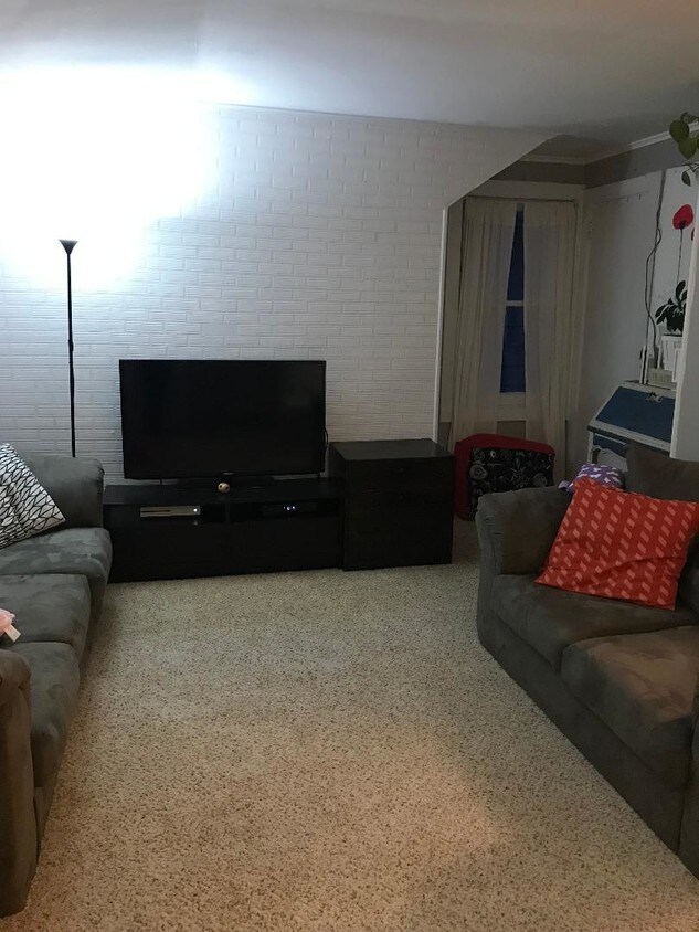 living room - 24 W 32nd St