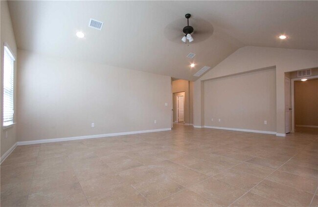 Foto del edificio - 624 Carly Ann Ln