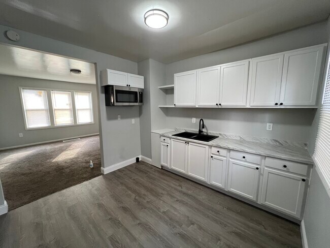 Foto del edificio - 4114 Pingree St