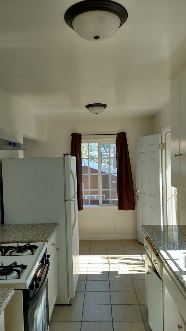 Building Photo - 3821 W Avenue 41