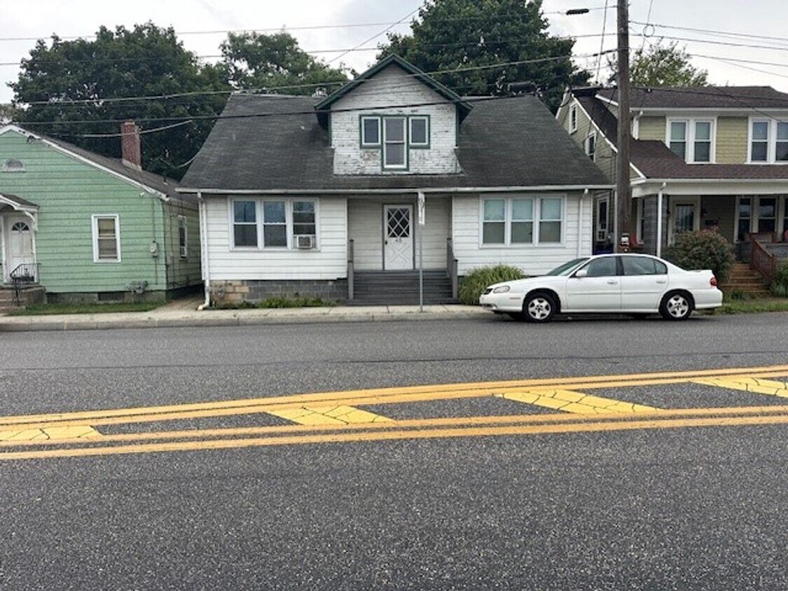 Primary Photo - 2nd Floor 1 Bedroom 1 Bathroom Apt Located...
