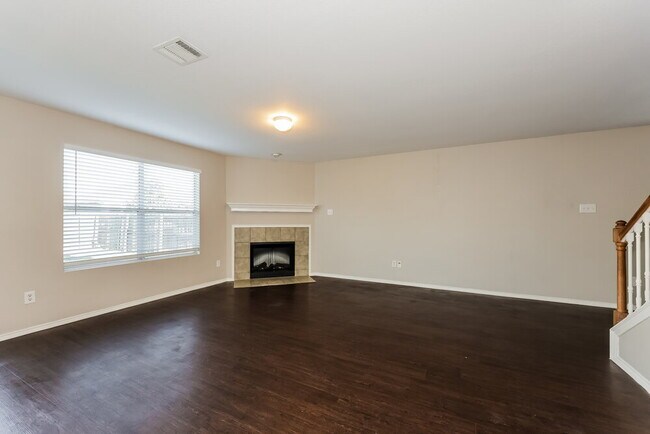 Foto del edificio - 8532 Shallow Creek Dr