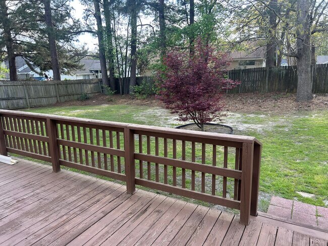 Foto del edificio - 151 Whispering Glen Cir