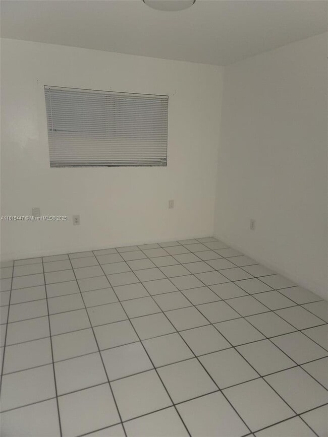 Building Photo - 600 NW 32nd Pl