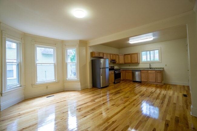 Foto del edificio - Available August 1, 2026 Beautiful 1st Flo...