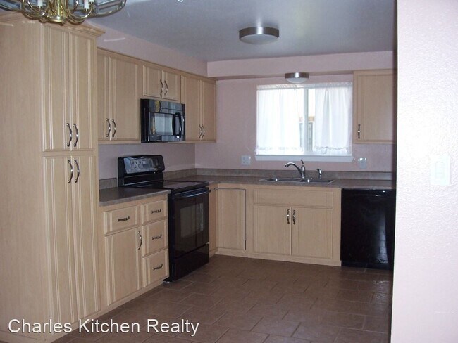 Building Photo - 2 br, 2.5 bath House - 1323 Ashby Court