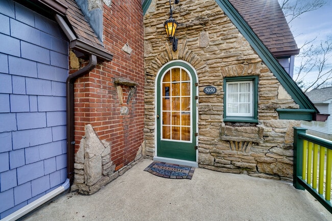 Building Photo - 5050 E Eastwood Cir