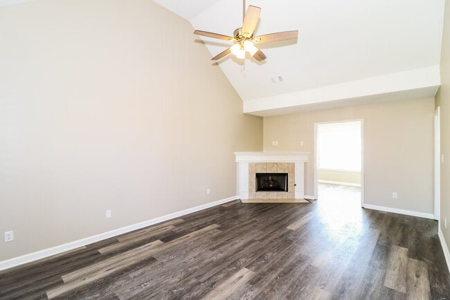 Building Photo - 6715 Einat Cove