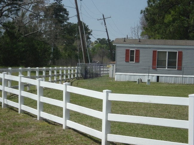 Building Photo - Forest Hollow Manufactured Home Community