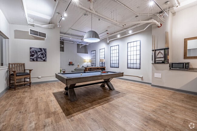 Clubhouse - Fourth & Plum