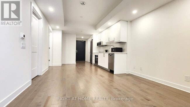 Building Photo - 180 George St