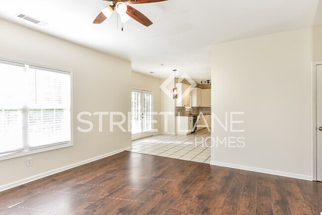 Building Photo - Charming 4 Bedroom in Stone Mountain!