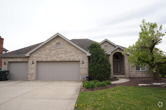 Building Photo - 8566 Huckins Dr