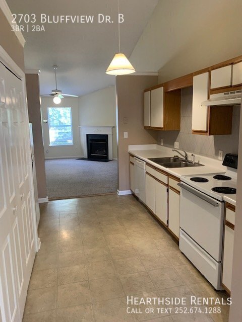 Foto del edificio - 2703 Bluff View Dr